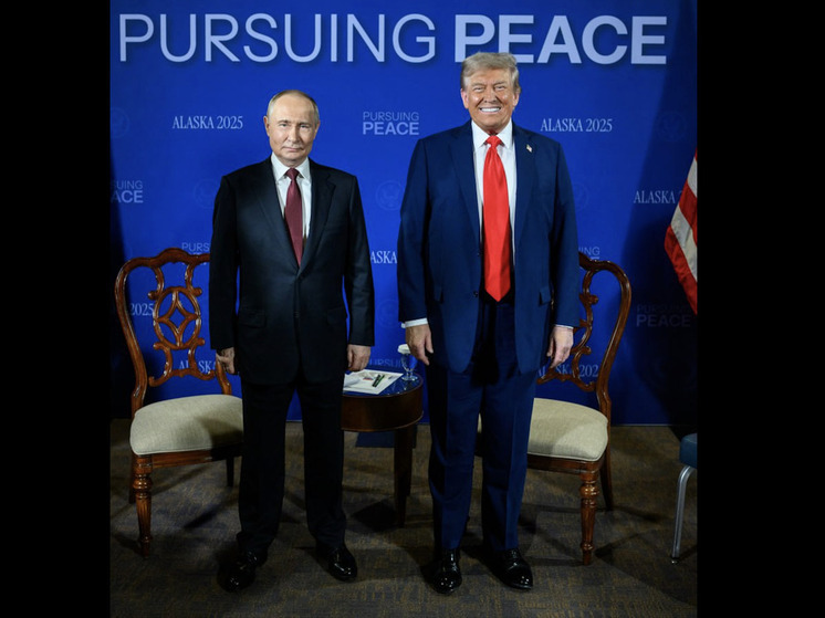 Белый дом опубликовал фото Путина и Трампа со слоганом "В поисках мира"