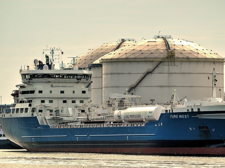 Bloomberg: четыре танкара с российской нефтью простаивают у берегов Индии