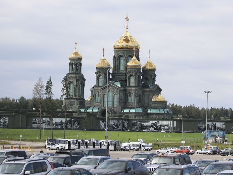 Прокуратура: деньги парка "Патриот" потратили на дачу сына экс-замминистра обороны Попова