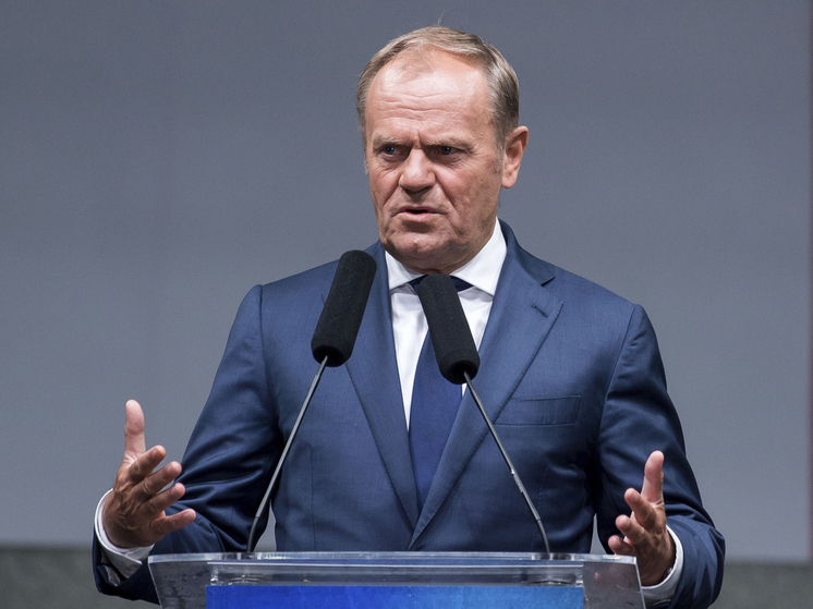 Премьер Польши Туск назвал "местных идиотов" исполнителями сценария Путина
