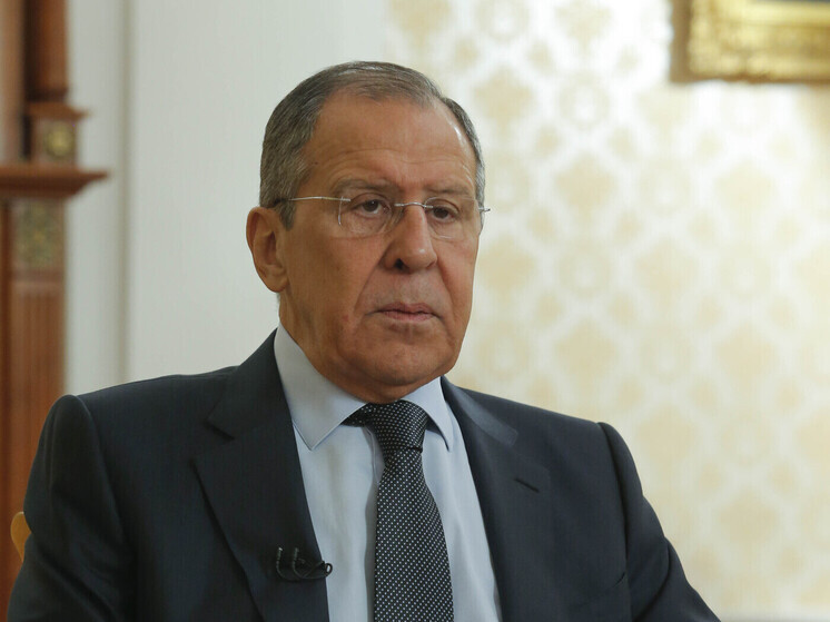 Лавров объяснил свитер со словом "СССР" ностальгией, но не желанием вернуть Союз