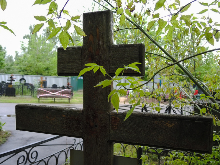 Женщина умерла в Забайкалье на могиле погибшего на СВО сына