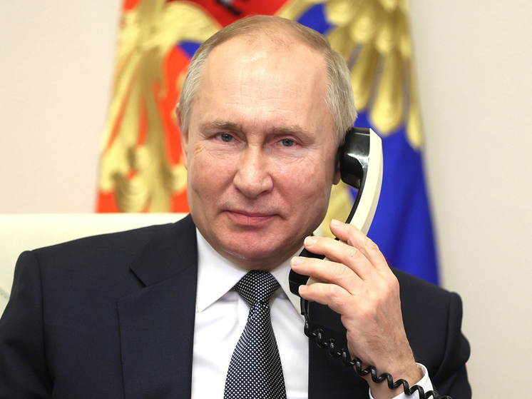 Le Parisien объяснила звонок Макрона Путину страхом перед иранскими ракетами