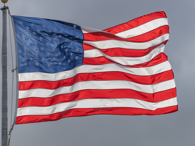 Полмиллиона федеральных служащих в США останутся без зарплаты из-за шатдауна