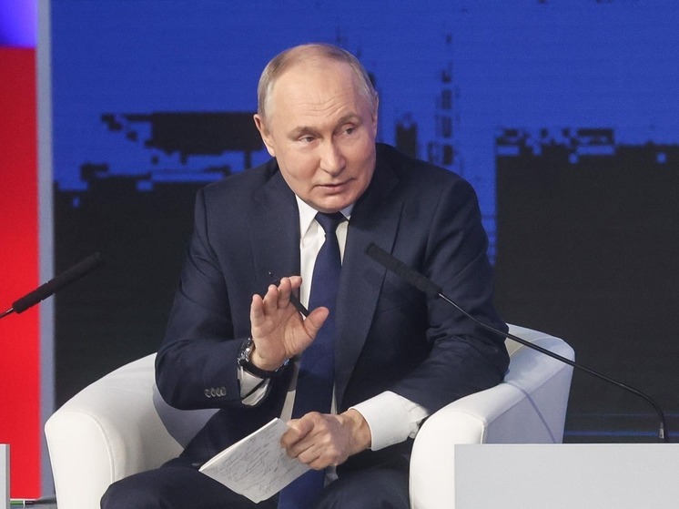 Путин назвал пиратством задержание нефтяного танкера