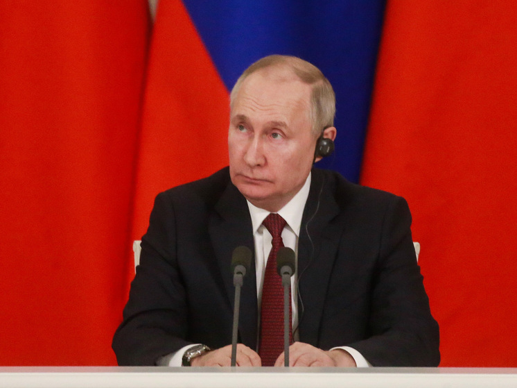 Путин заявил, что Россия работает над созданием нового космического корабля