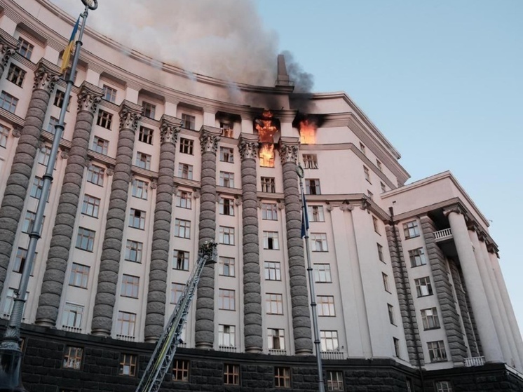 В Кабмине Украины возник пожар после ночной атаки "Гераней"