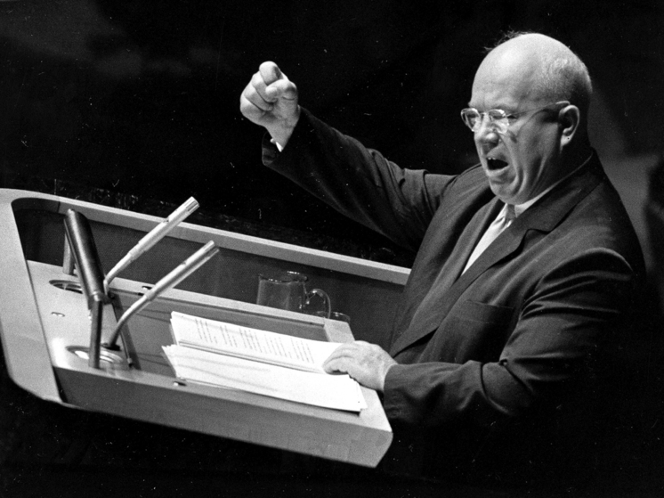 Миф о том, что Хрущев стучал ботинком по трибуне, остается популярен спустя 65 лет после скандального перфоманса