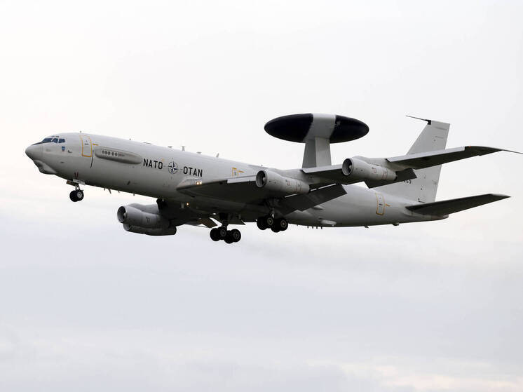 Самолет-разведчик ВВС Великобритании пролетел над Черным морем и развернулся у Сочи