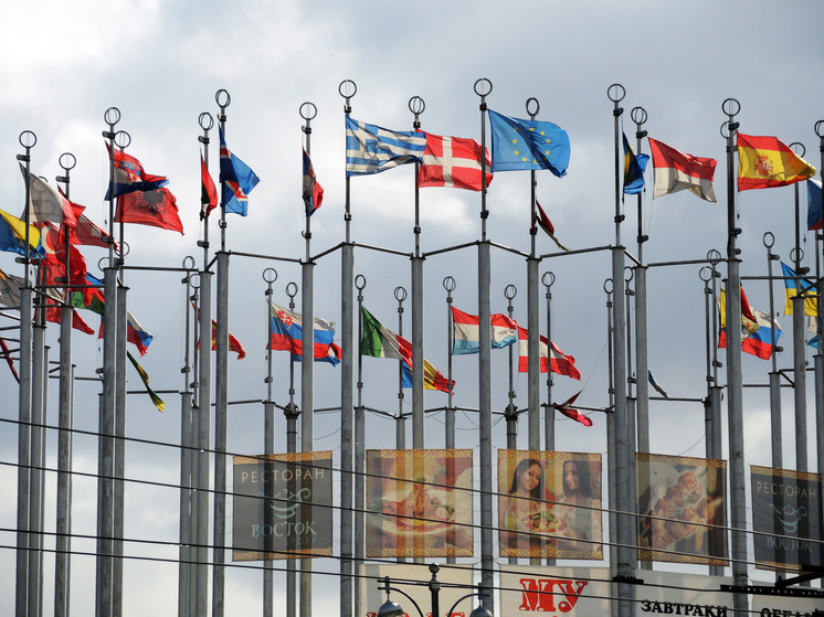 Сотни людей вышли на акцию протеста в центре Ливерпуля