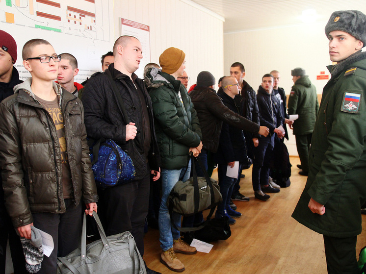 Совет Федерации поддержал закон о призыве на срочную службу в течение всего года