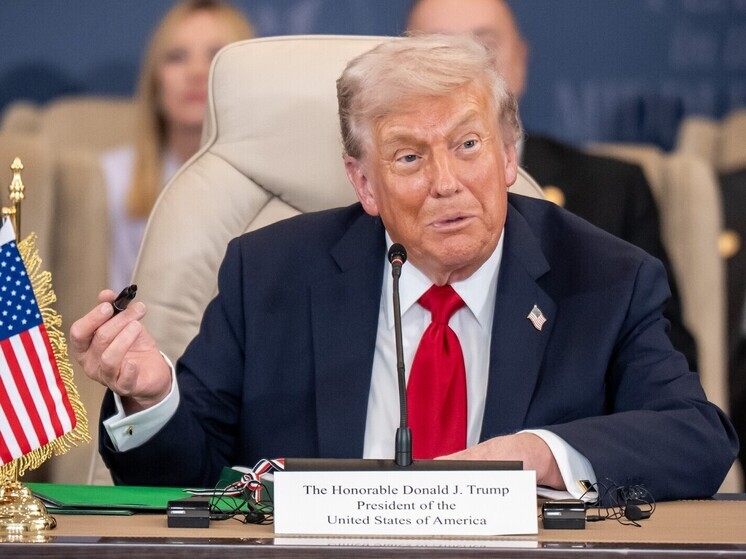 Трамп заявил, что США могут прекратить торговлю с Китаем в ряде отраслей