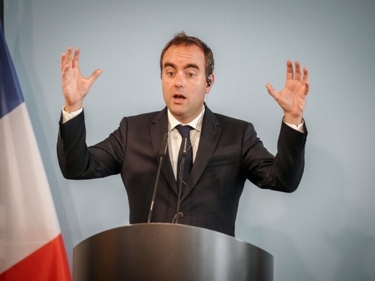 ТАСС: премьер-министр Франции Лекорню подал прошение об отставке