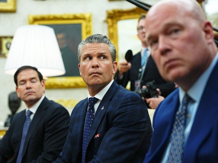 The Atlantic: высшие чиновники США переселяются на военные базы в целях безопасности