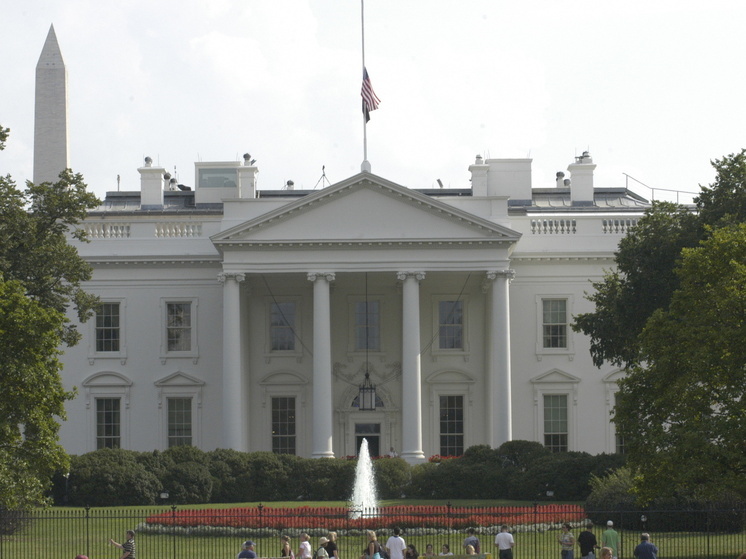 Times: сторонники Трампа оказались недовольны его решением отправить оружие ВСУ