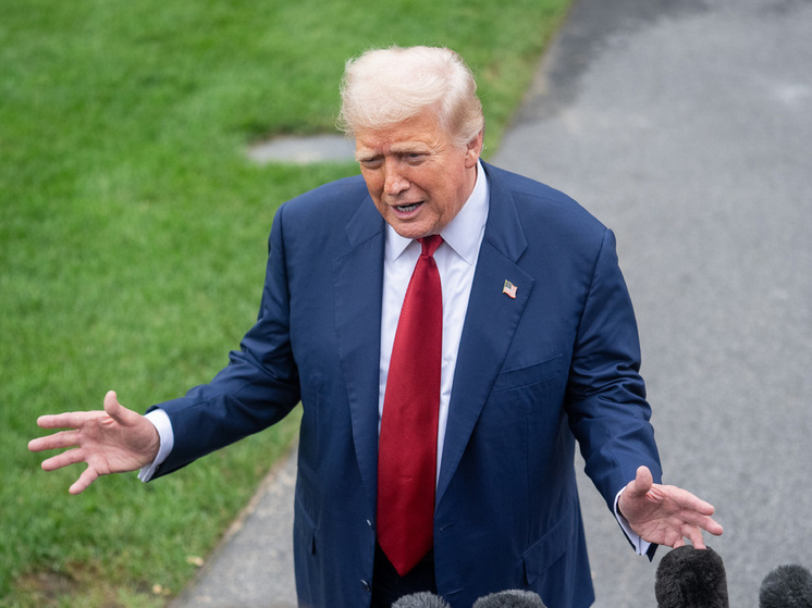 Подоляка объяснил, зачем Трамп заговорил о подлодках у берегов России