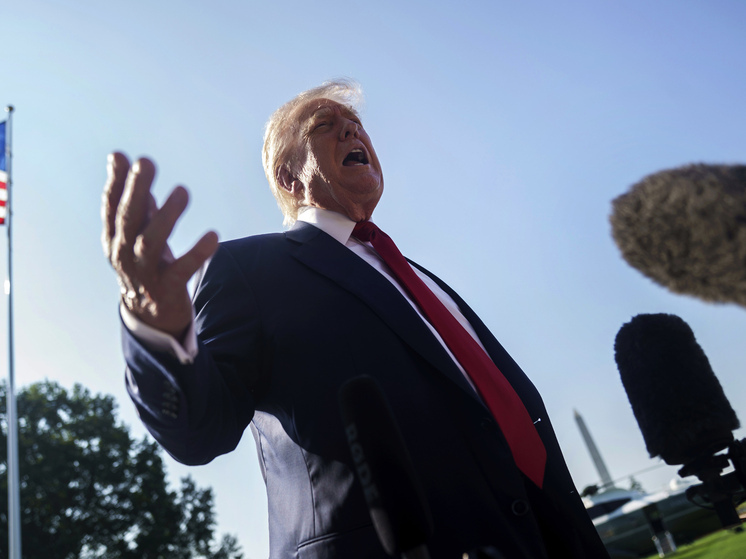 Президент США Дональд Трамп резко осудил удары России по Киеву и пообещал ввести санкции
