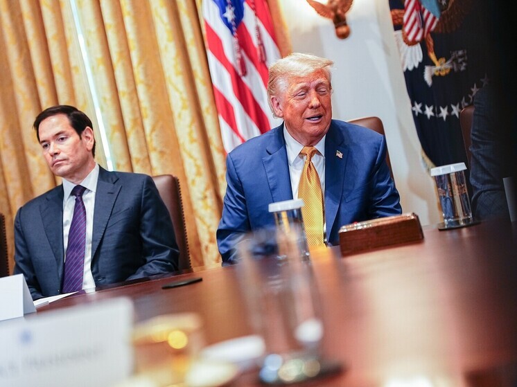 Трамп попросил журналистов ответить ему на вопрос, кто запретил военную помощь Украине