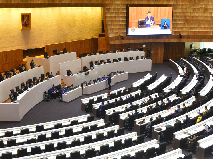 Король Таиланда Рама Х подписал указ о роспуске нижней палаты парламента