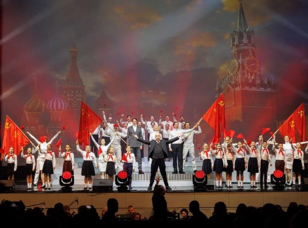 В Санкт-Петербурге прошел финальный показ юбилейного спектакля-концерта «Дунаевские. Двойной портрет»