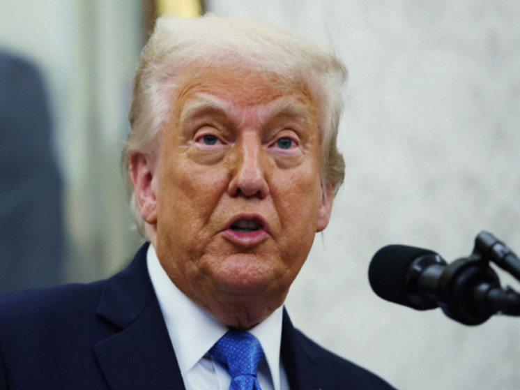 Axios: Трамп молчит об атаке дронов на РФ, считая ее происками своих врагов