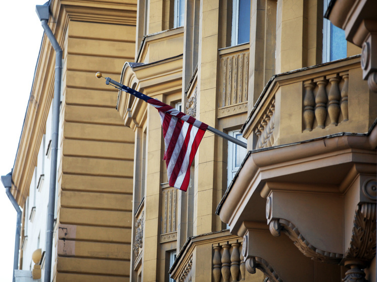 Уитакер: Трамп поставками оружия Украине хочет помочь экономике США