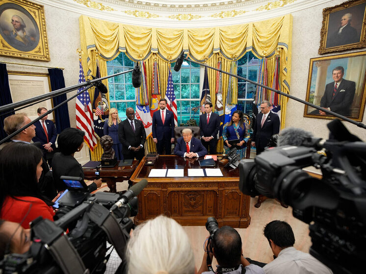 Брюс: США поддерживают Украину, но нацелены на дипломатическое решение конфликта