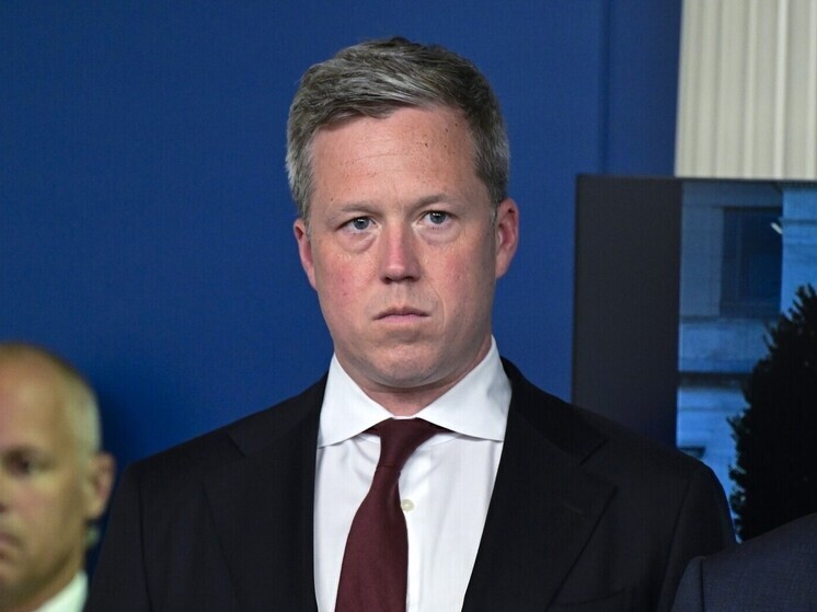 Politico: на Украину прилетел министр армии США Дэн Дрисколл с делегацией